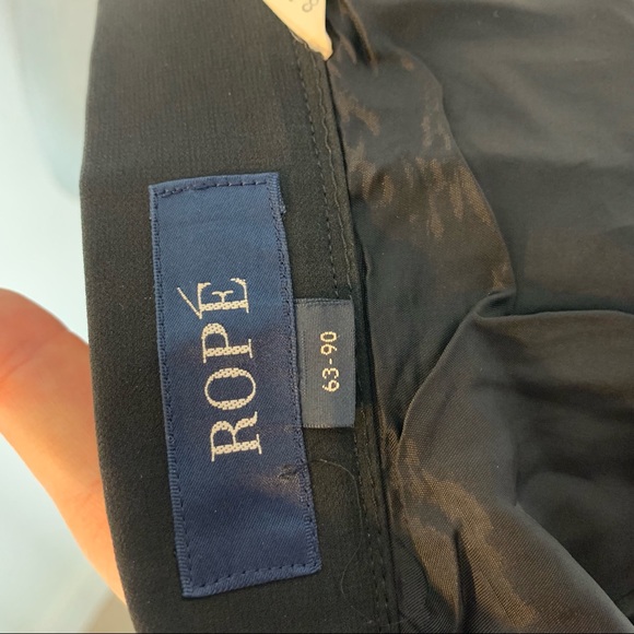 3/$15 Ropé Black Skirt - Picture 2 of 4